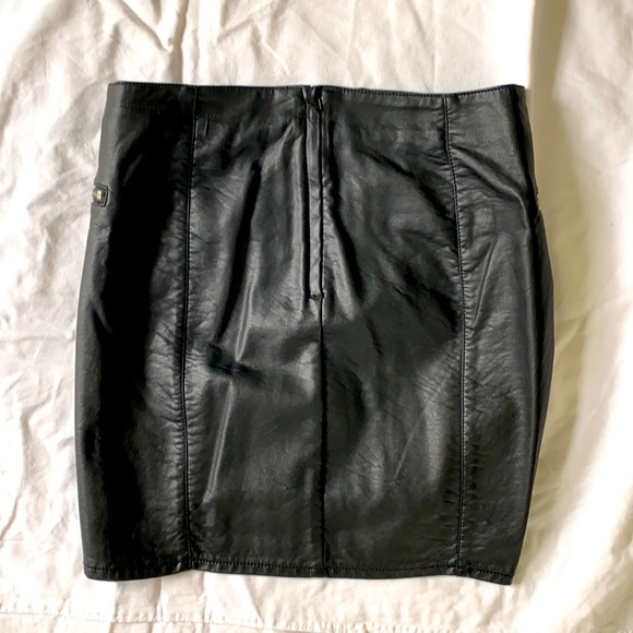 H&M Faux Leather Mini w/ Zippers | S 8 (Fit 2-4) - Picture 3 of 8